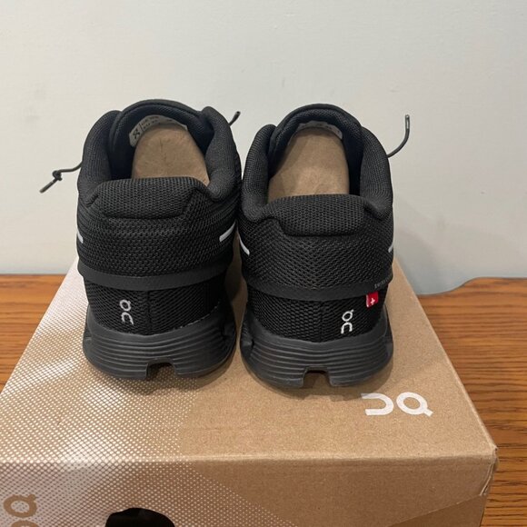 On Running Cloud 5 Women's Size 6 US Black - Picture 4 of 7